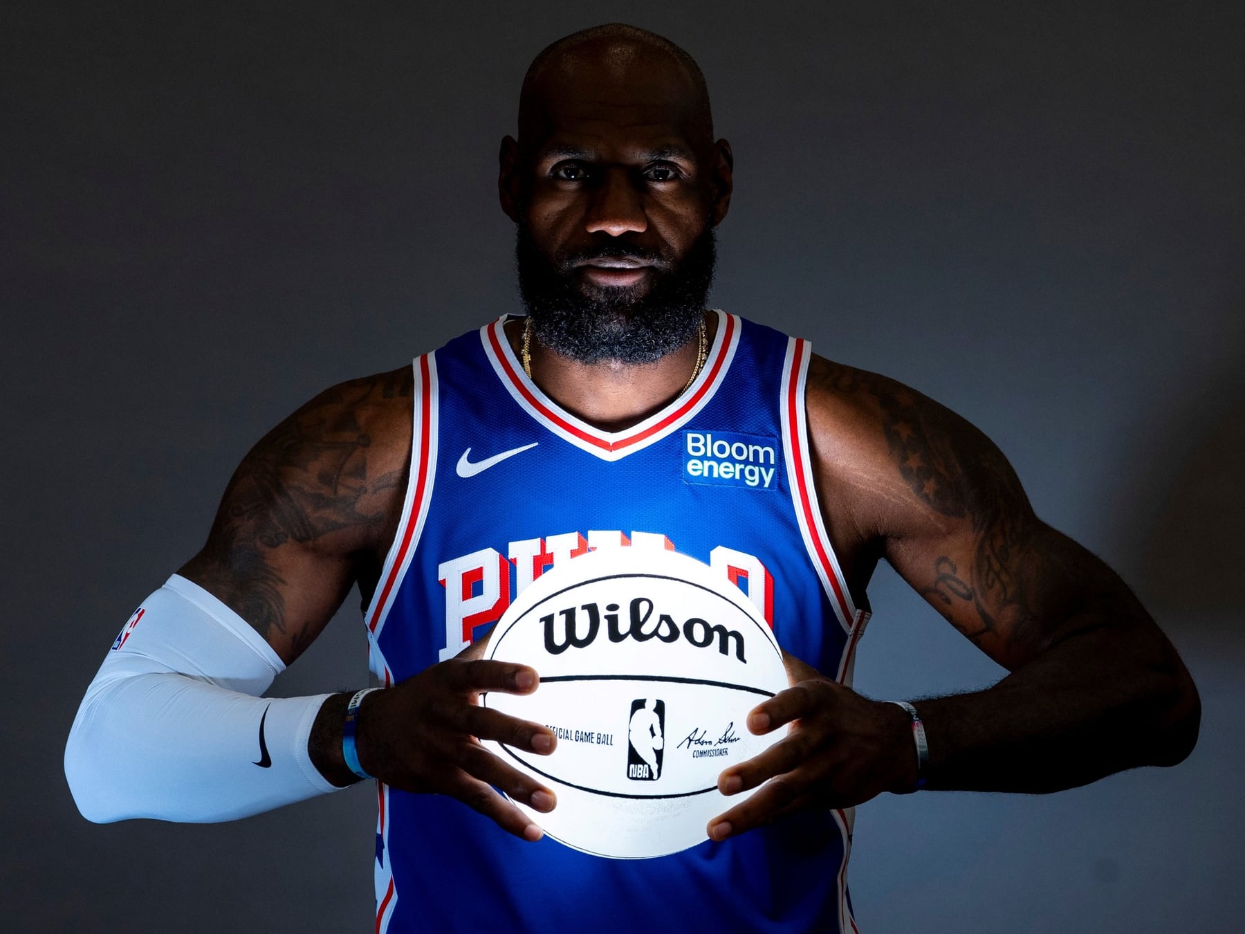 LeBron James cambia de vereda: a los 41, va por su quinto anillo en Philadelphia
