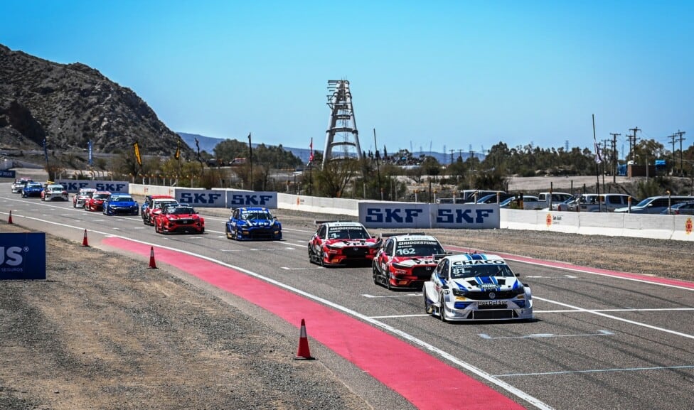Lucas Carabajal rompió la sequía de 21 años y devolvió a Volkswagen a lo más alto del TC2000 en El Zonda
