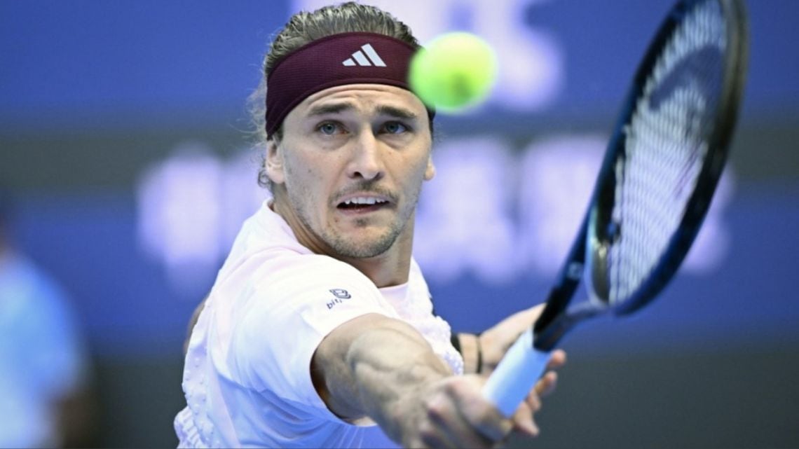 Zverev arrancó en Shanghái con un triunfo y le puso el cuerpo a la pelea por los cinco sets