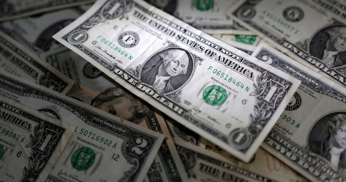 El billete verde aflojó cinco pesos en la semana y se acomodó por debajo de 1.550 en Banco Nación