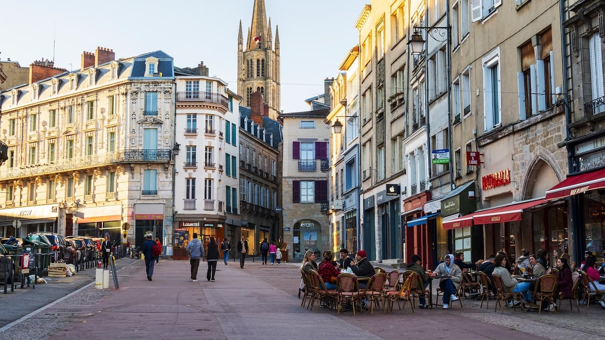 Limoges, la ciudad francesa donde la porcelana y el esmalte cuentan su historia con las manos