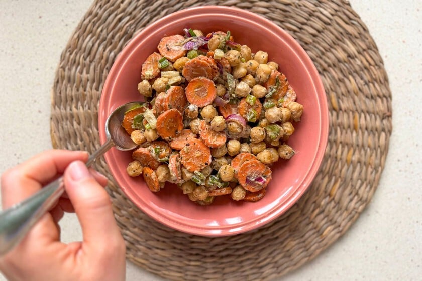 Garbanzos al horno con tahini: la ensalada templada que se banca el frío porteño