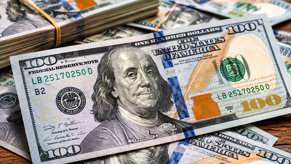 Dólar oficial: el Banco Nación cerró el viernes a 1540 pesos para la venta y dejó una brecha de 50 con la punta compradora