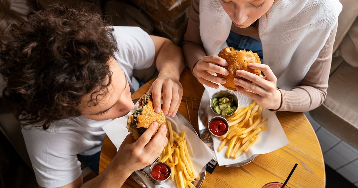 Un plato de milanés, un paquete de nuggets: la batalla de las 300 calorías según un nuevo ensayo clínico