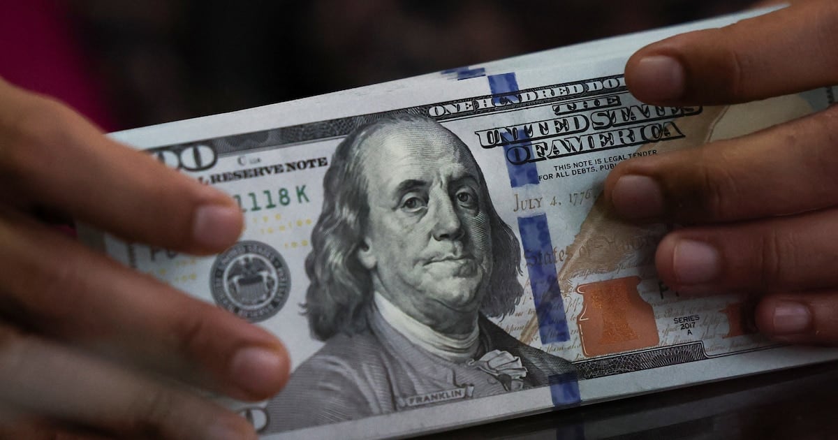 Dólar quieto en el Nación, blue que suma cinco pesos y un veranito cambiario que se mira de cerca