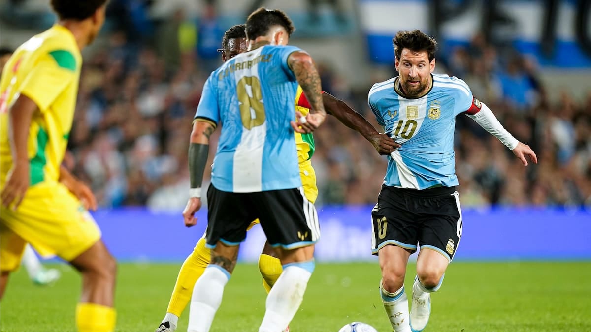 Otamendi y un cabezazo a la historia: Argentina le gana a Benín en la tarde de Messi