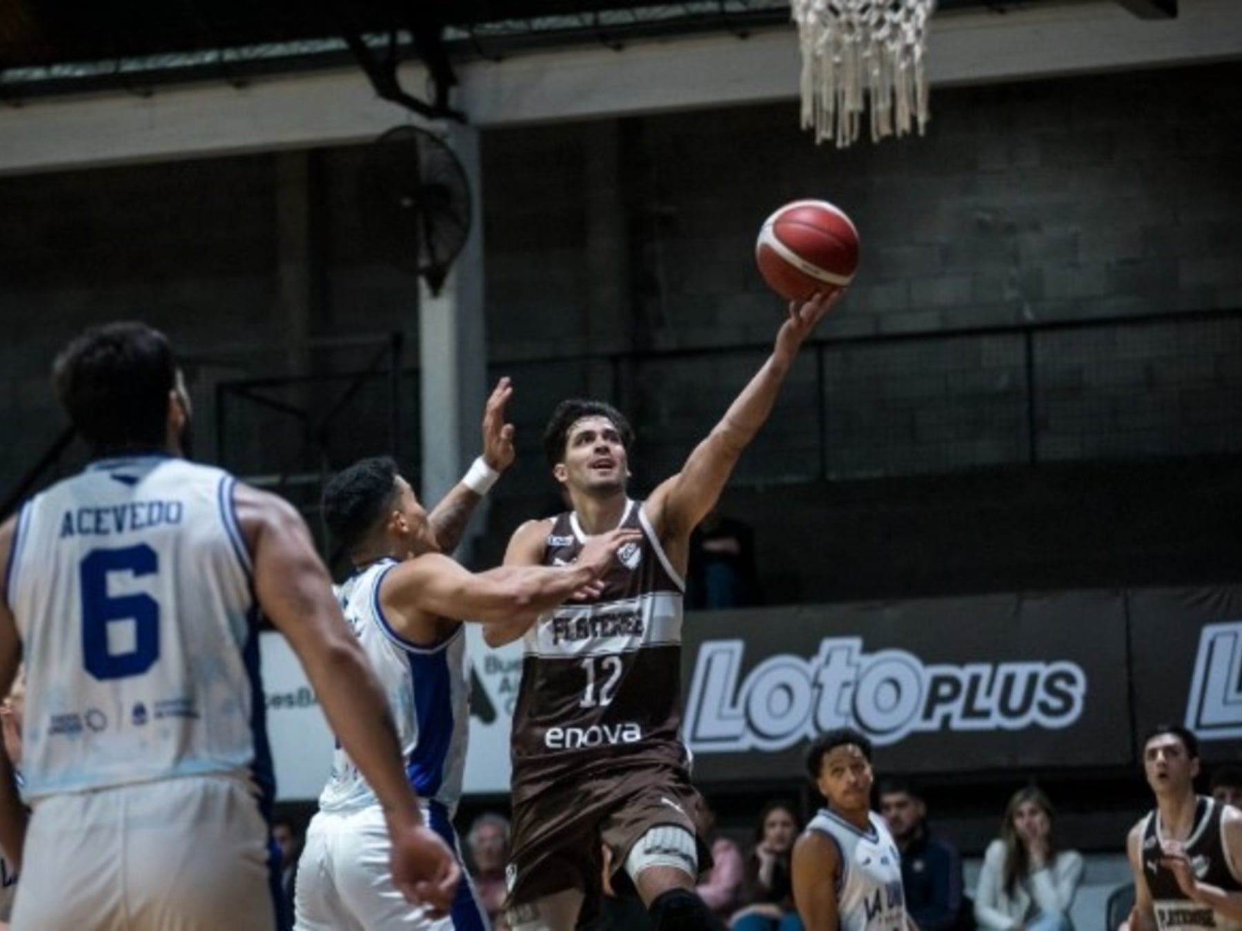La Unión de Formosa se sacó la mufa en Vicente López y venció a Platense por 90 a 86