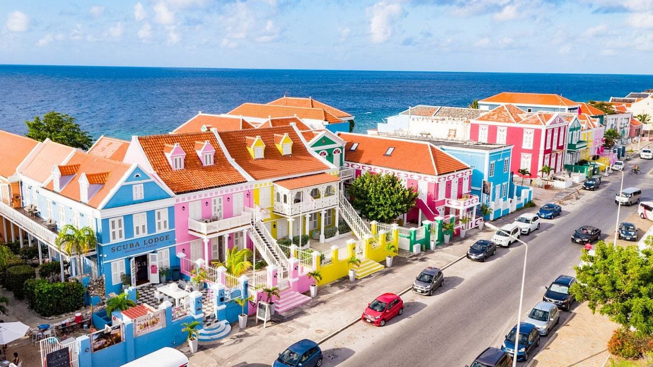 Curazao, una isla que combina playas caletas, capital patrimonio y todoterreno por caminos de piedra