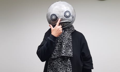 Yoko Taro ya no quiere trabajar, pero escribe Evangelion para espantar la demencia