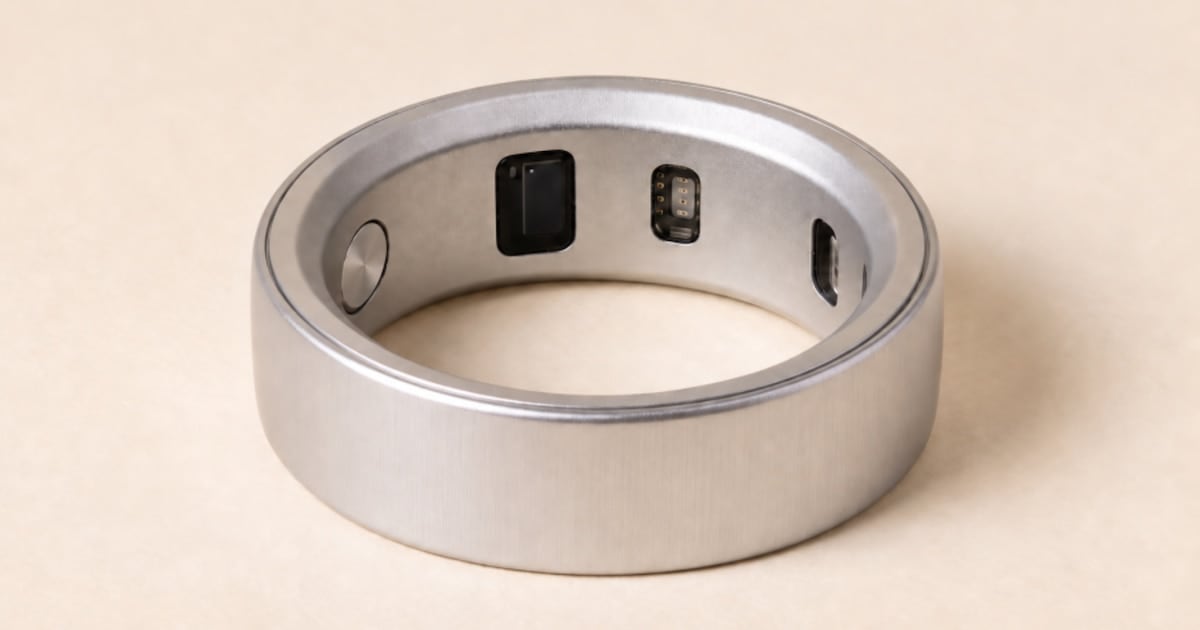 Llegan los anillos con cinco asistentes de IA: apretás un botón y hablás con quien quieras