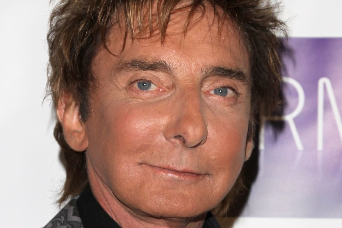 Manilow volvió a parar: la bronquitis que lo bajó del escenario cuando apenas llevaba dos temas