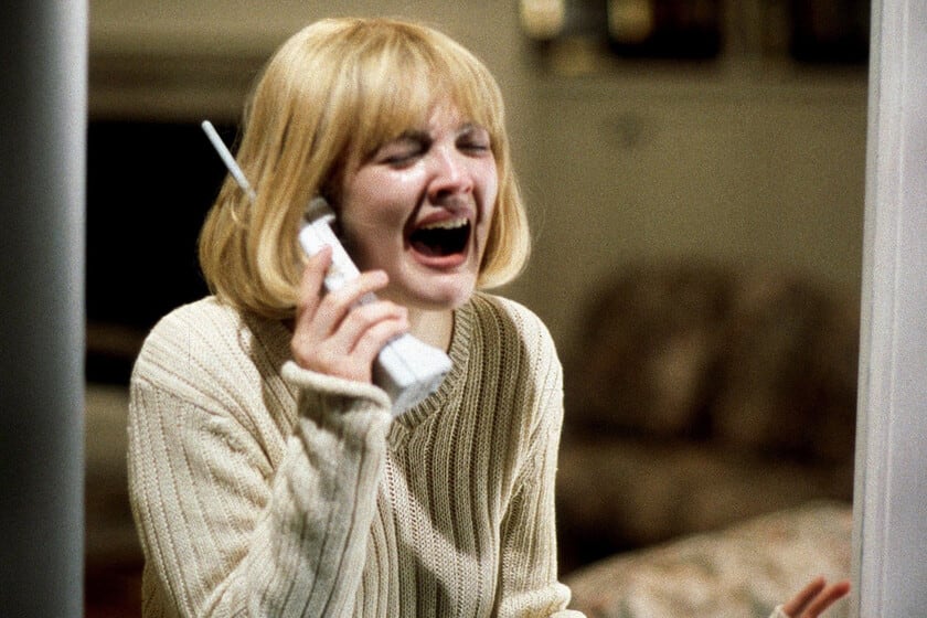 La frase que Wes Craven le susurraba a Drew Barrymore para quebrar a su propio personaje en Scream