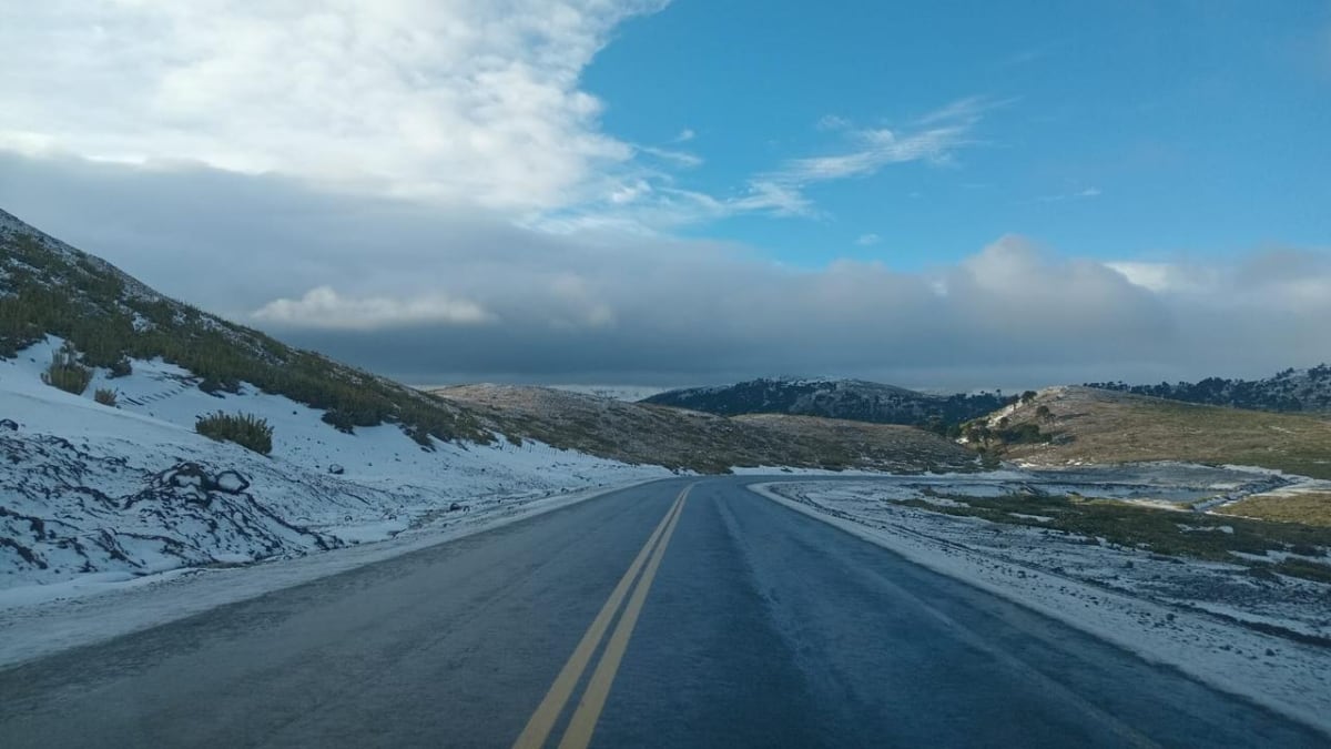 Dos pasos a Chile por Neuquén siguen abiertos y exigen cadenas por hielo y niebla