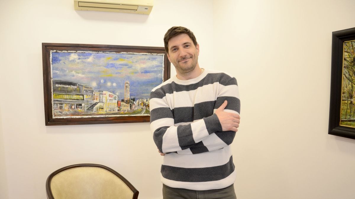 Esteban tiene 41 años, nació sin audición en Neuquén y acaba de recibirse de abogado con un diez