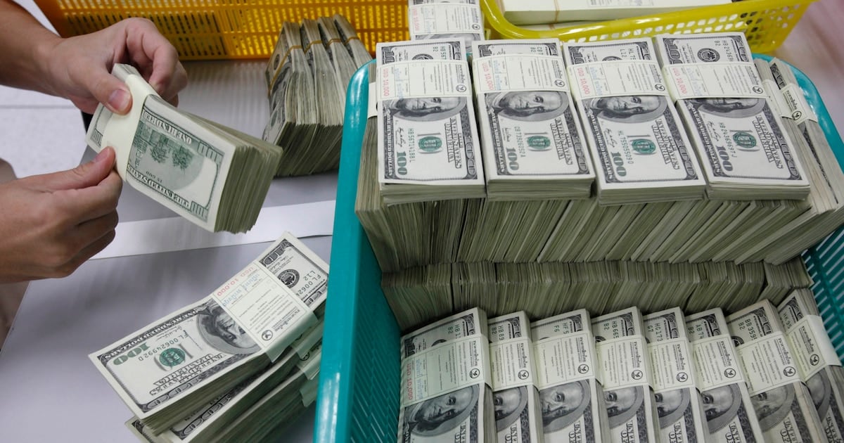 El minorista vuelve a perforar los $1.540 y el Central encadena otra jornada compradora con las reservas a tiro de los USD 50.000 millones