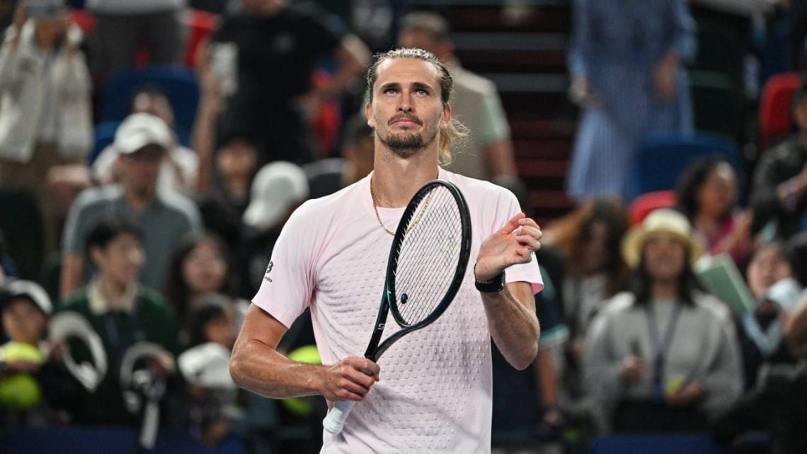 Zverev pasó por encima del vértigo y se metió en cuartos en Shanghái
