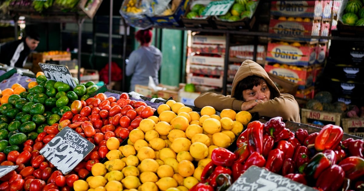Tomate y cebolla al frente de las subas: la pulseada de precios en la mesa de septiembre