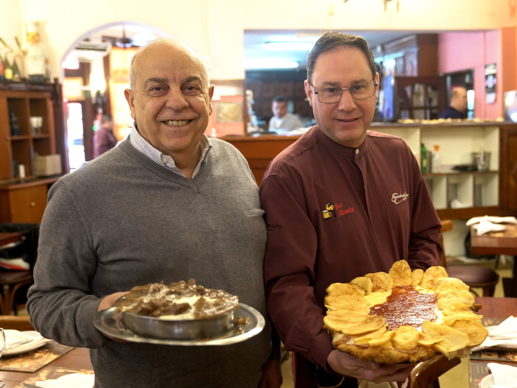 118 años y mil milanesas después: el bodegón de Villa Devoto que no se baja del ring