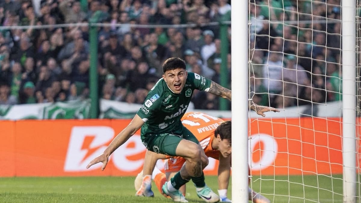 Sarmiento lo madrugó a River en Junín y se prende arriba