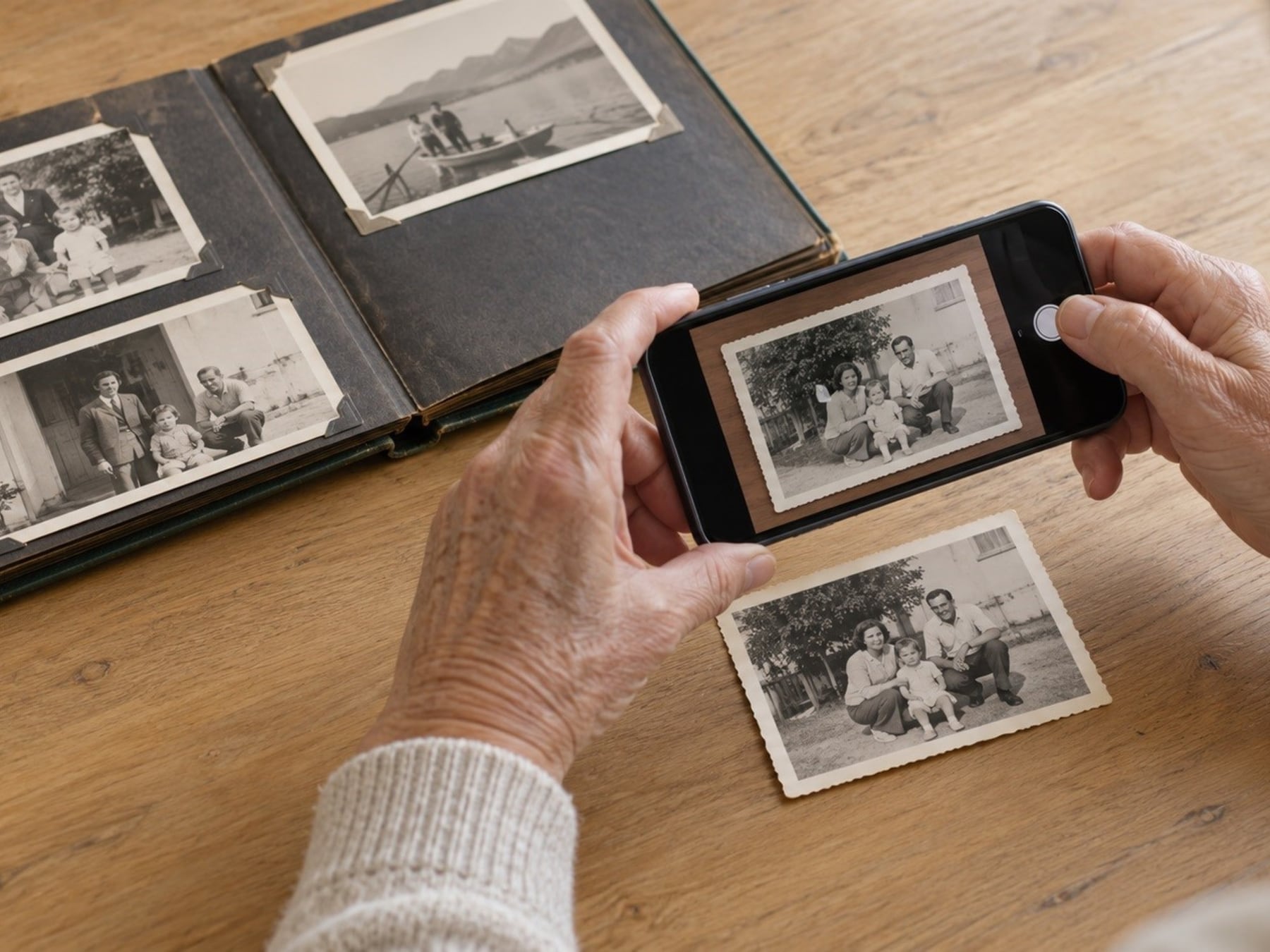 De la caja al celular: cómo pasar las fotos de la vieja al teléfono sin perderlas en el intento
