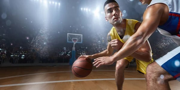 Valencia pasó por encima a Murcia, cortó la mala racha y respira en la ACB