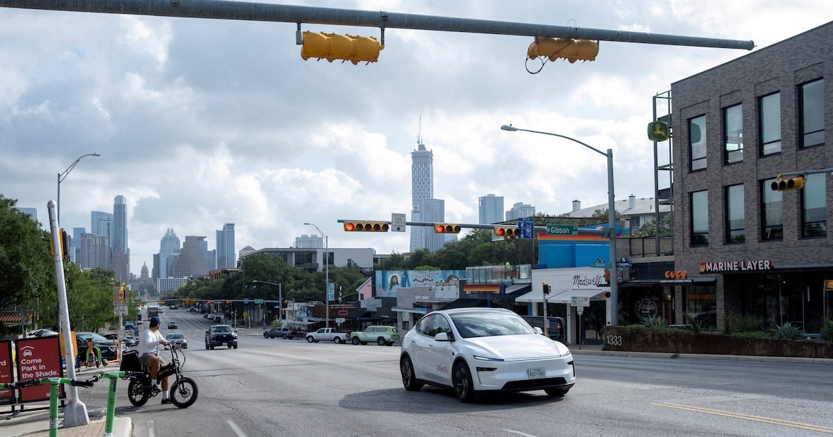 La conquista local de los robotaxis: ciudades toman el timón donde Washington frenó