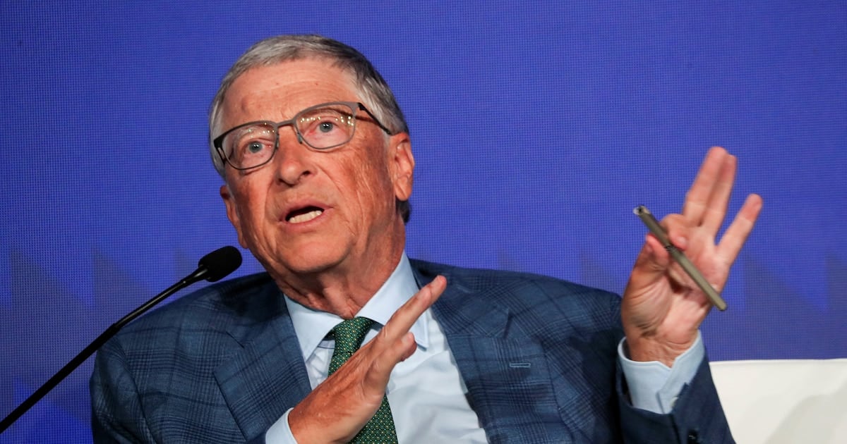 Bill Gates pasó por el Vaticano y dejó una advertencia incómoda: la inteligencia artificial, sin regulación, va a agrandar la grieta entre ricos y pobres