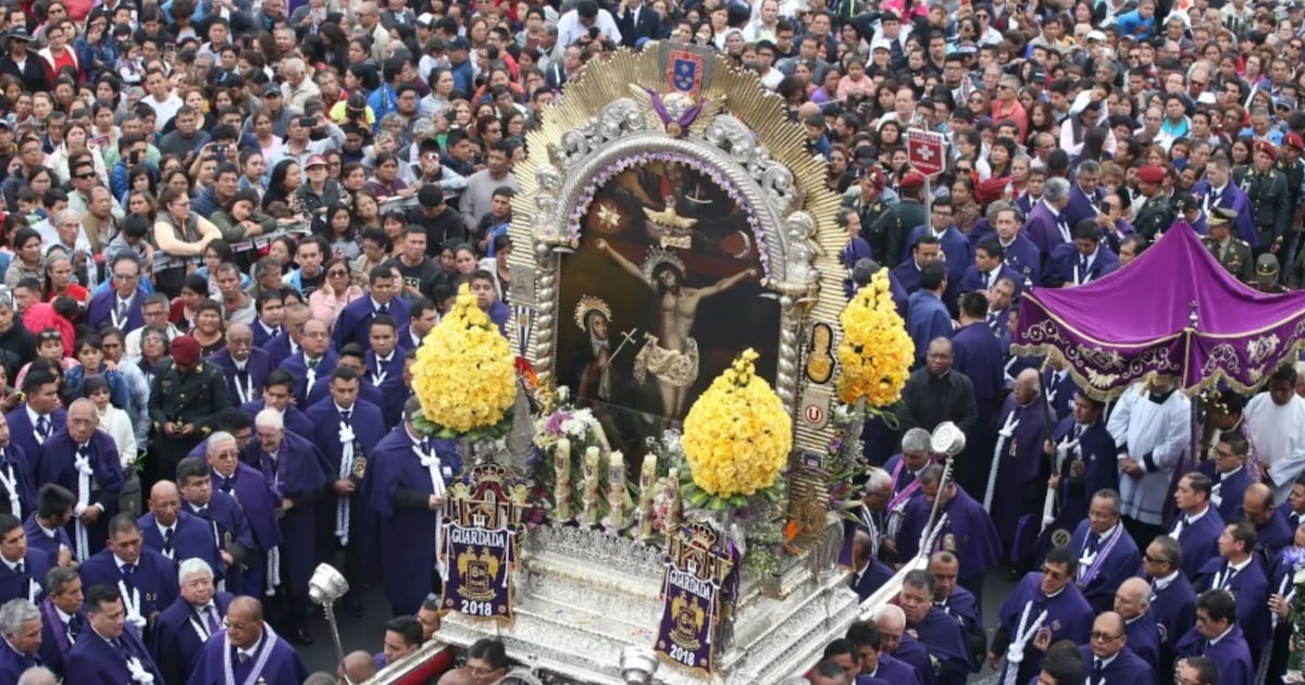 El Cristo Moreno tiñe de morado el centro de Lima y arrastra multitudes en pleno octubre