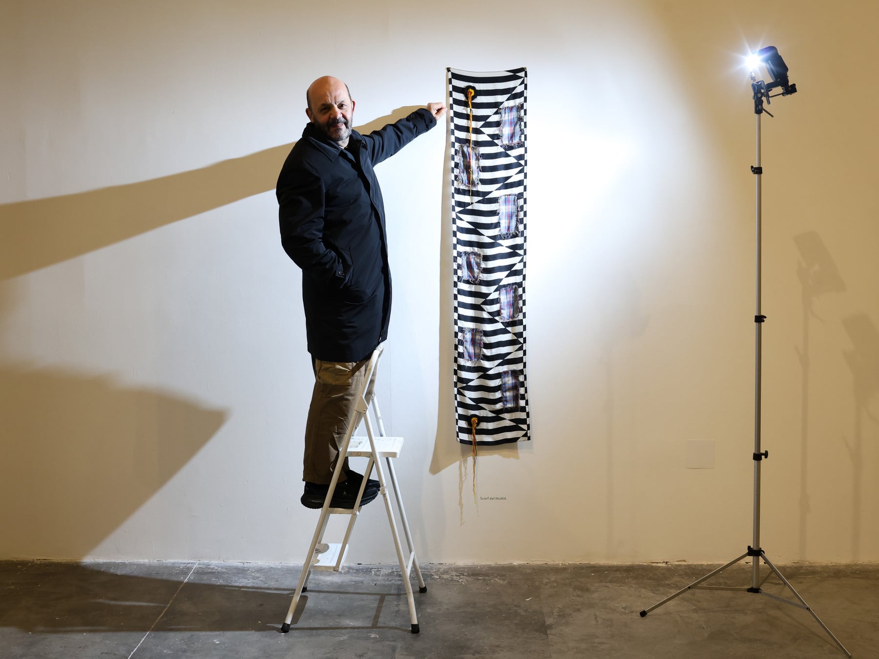 Marcelo Pombo expone en La Boca piezas elaboradas con residuos y materiales cotidianos