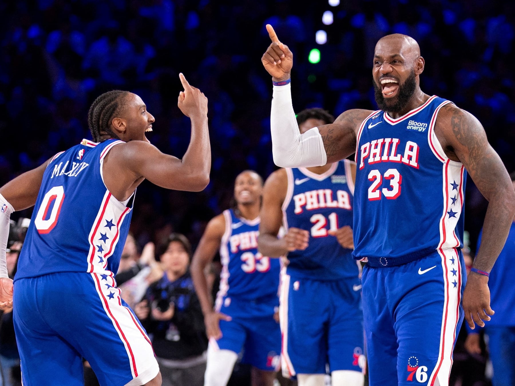 Philadelphia dio la vuelta abajo de 29 puntos yPuló a Cleveland en la eve de LeBron