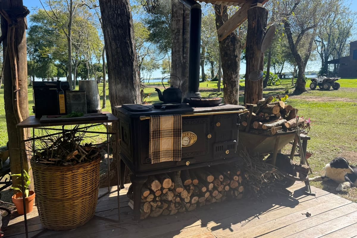 Tres Arroyos fabrica cocinas de hierro que resisten generaciones